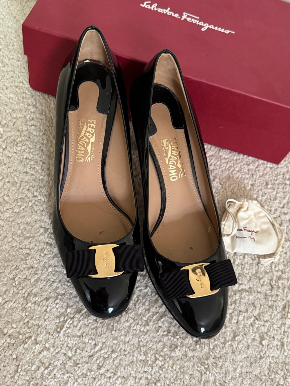 Salvatore Ferragamo Tina (Vara Bow) Black Pumps Nero Patent